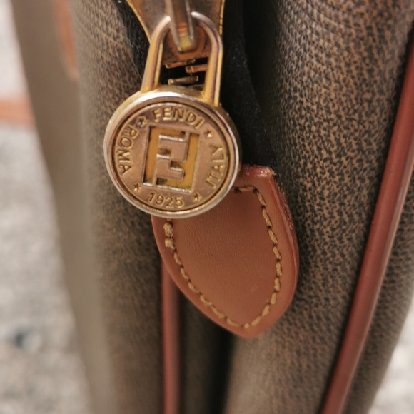 Vintage Fendi bag/side bag/crossbody/messenger bag - Picture 3 of 6